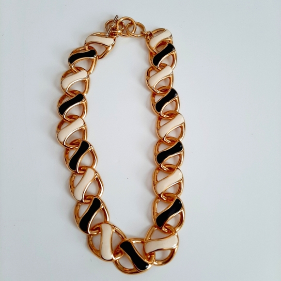 Beautiful Ladies Necklace - Picture 4 of 4